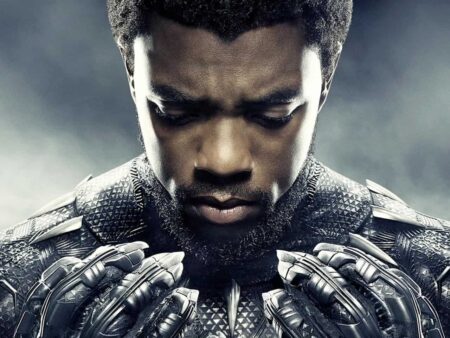 Chadwick Boseman como Pantera Negra