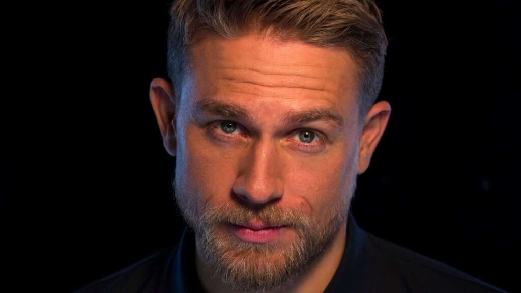 Papel em Ressaca de Amor foi escrito para Charlie Hunnam, revela o ator Charlie Hunnam