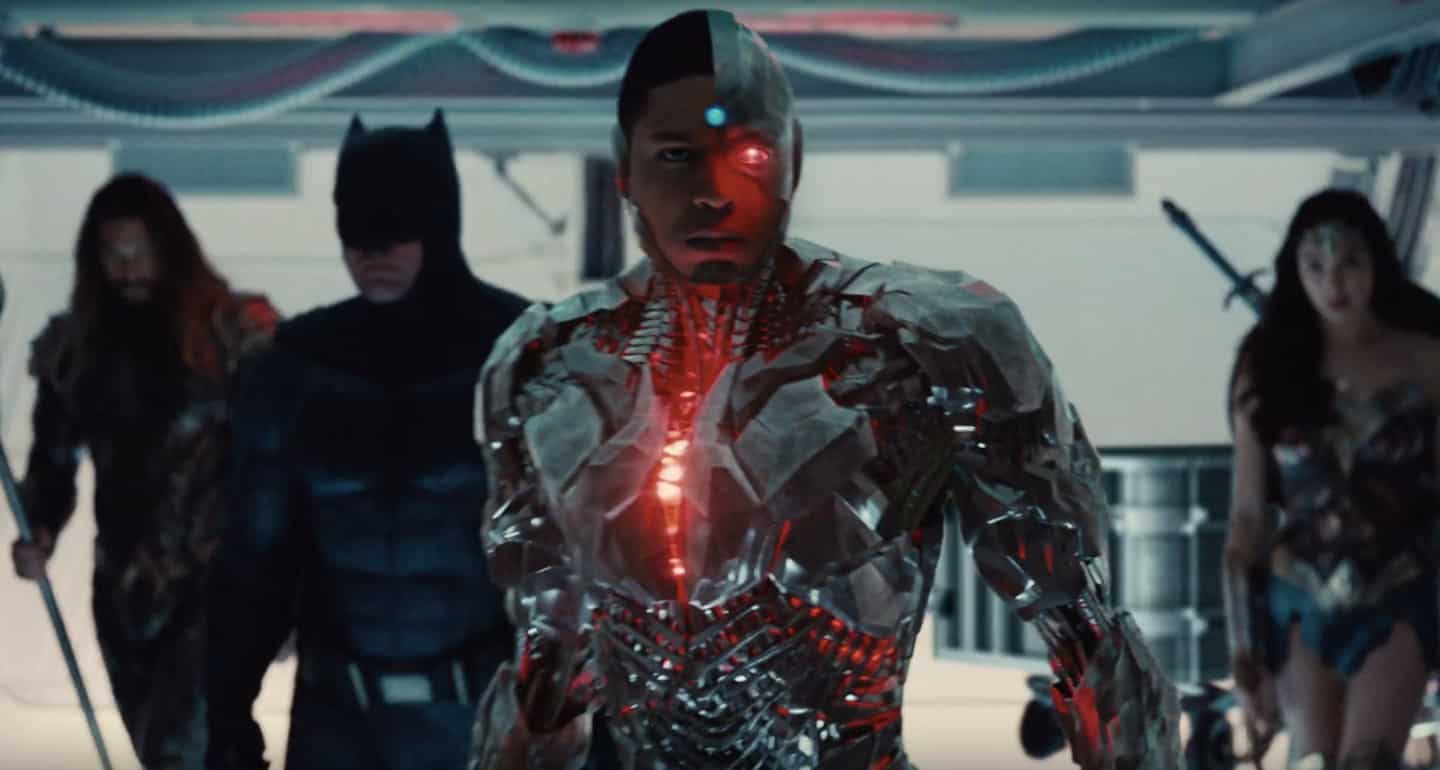 Cyborg (Ray Fisher), Aquaman (Jason Momoa), Batman (Ben Affleck), e Mulher Maravilha (Gal Gadot) em Liga da Justiça