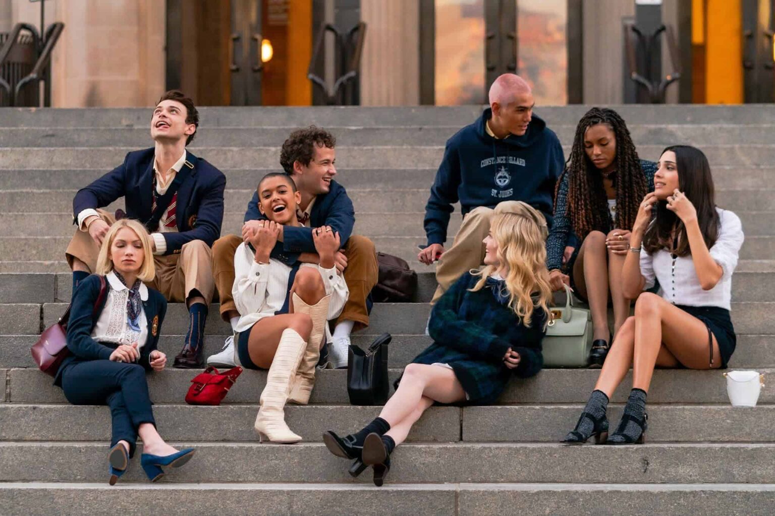 Novo elenco de Gossip Girl é visto durante gravações; veja fotos Gossip Girl da HBO Max