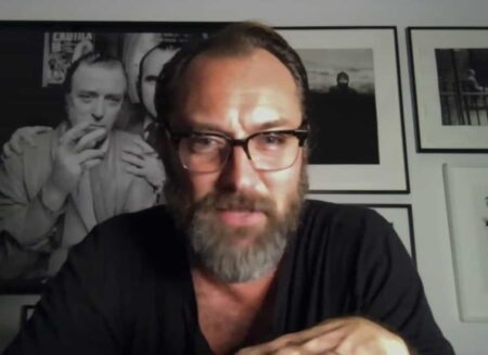 Jude Law diz que sabia sobre a pandemia da Covid quando filmou Contágio em 2011 Jude Law