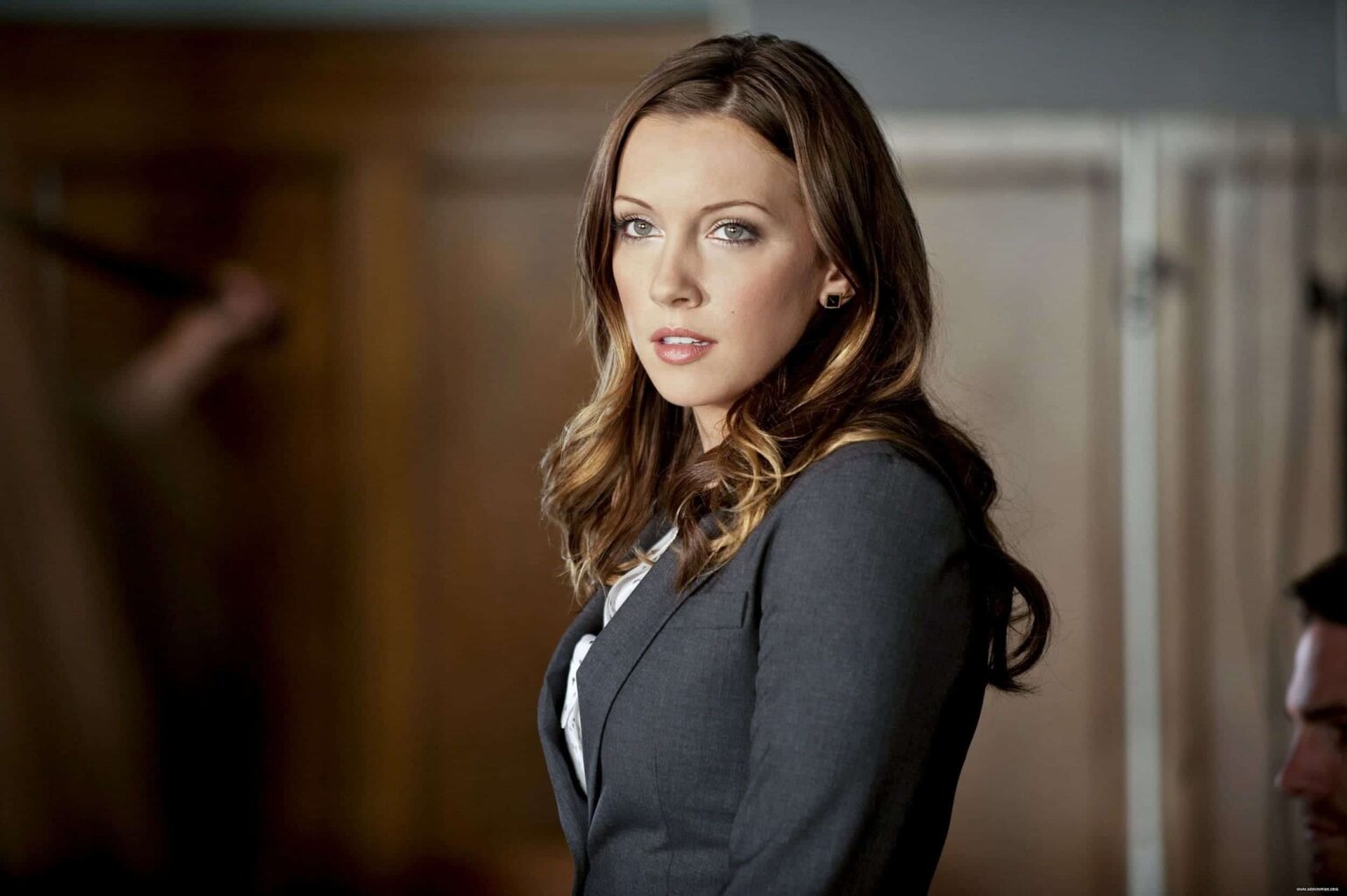 Atriz diz que ter série cancelada foi a melhor coisa que aconteceu Katie Cassidy como Canário Negro em Arrow