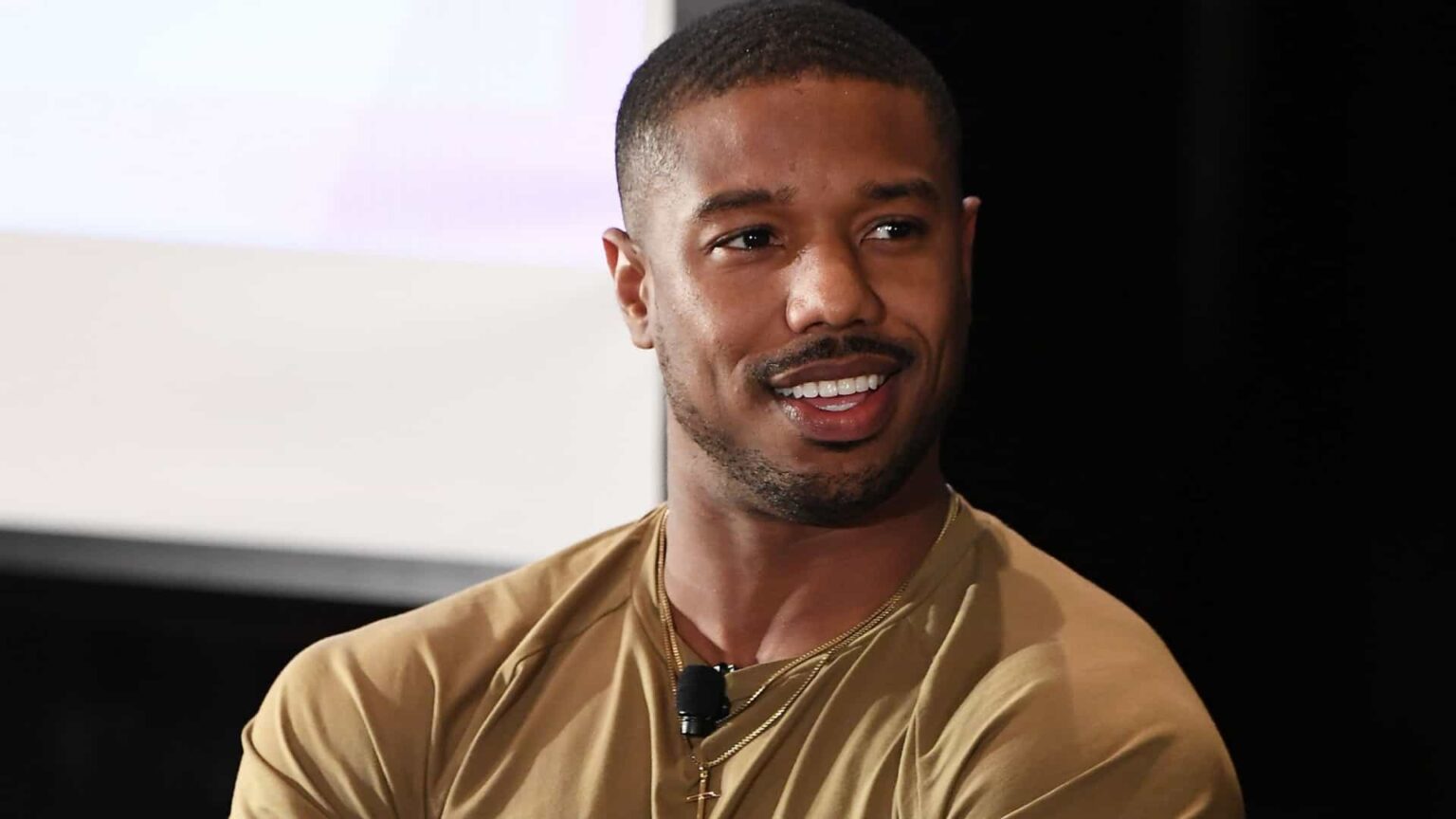 Michael B Jordan nega boatos de que seu namoro é estratégia de marketing Michael B. Jordan