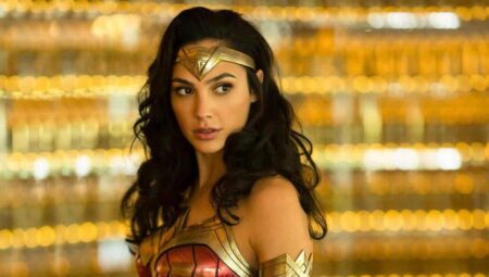 Mulher Maravilha 1984 vai ter estreia simultânea no cinema e no streaming Gal Gadot como Diana em Mulher Maravilha 1984