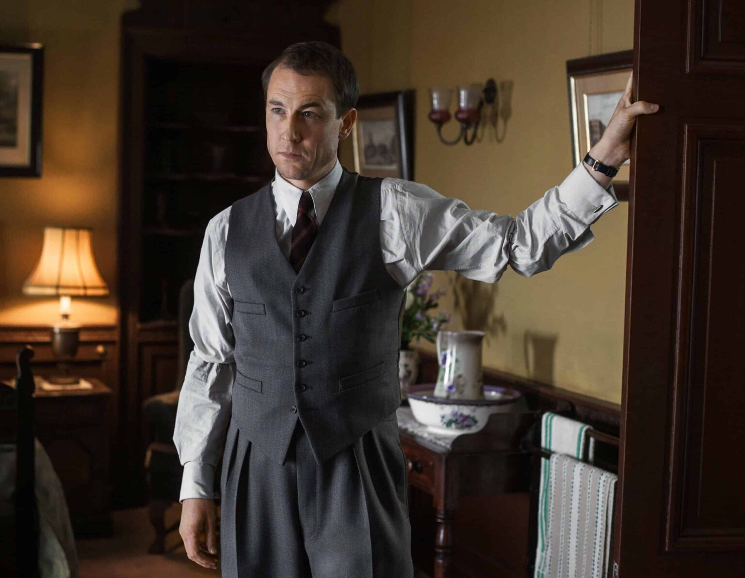 Relembre três dos momentos mais cruéis de Outlander Frank (Tobias Menzies) em Outlander (Reprodução)