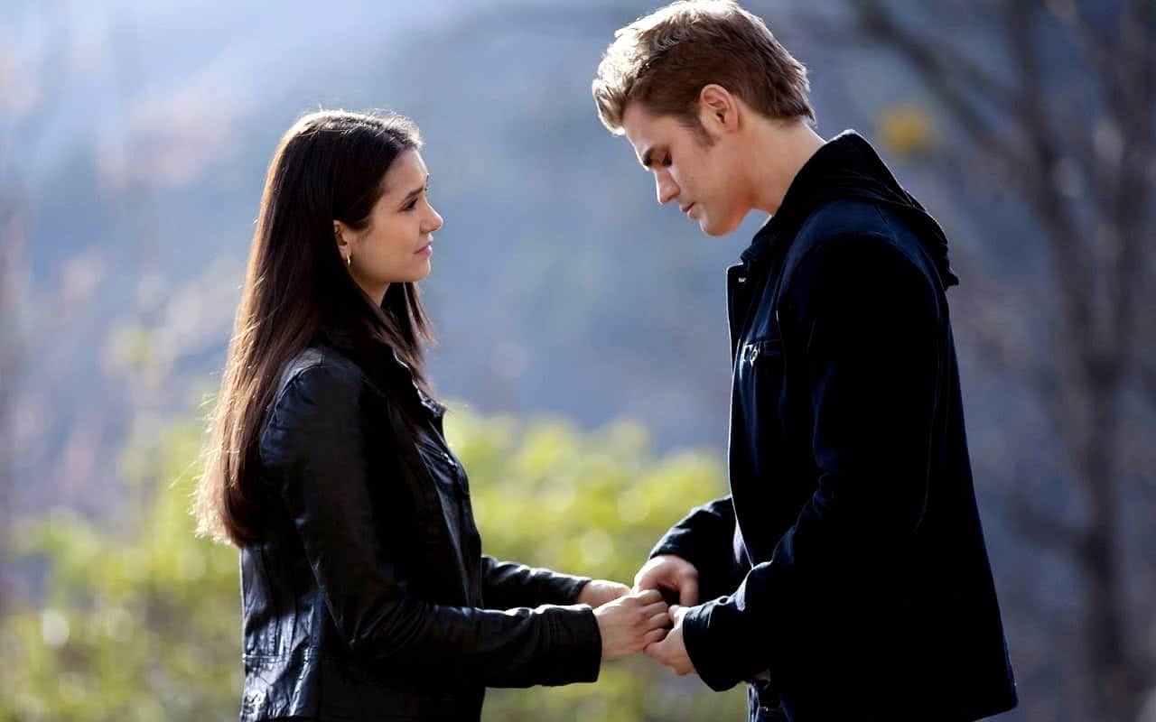 Elena (Nina Dobrev) e Stefan (Paul Wesley) em The Vampire Diaries (Reprodução)