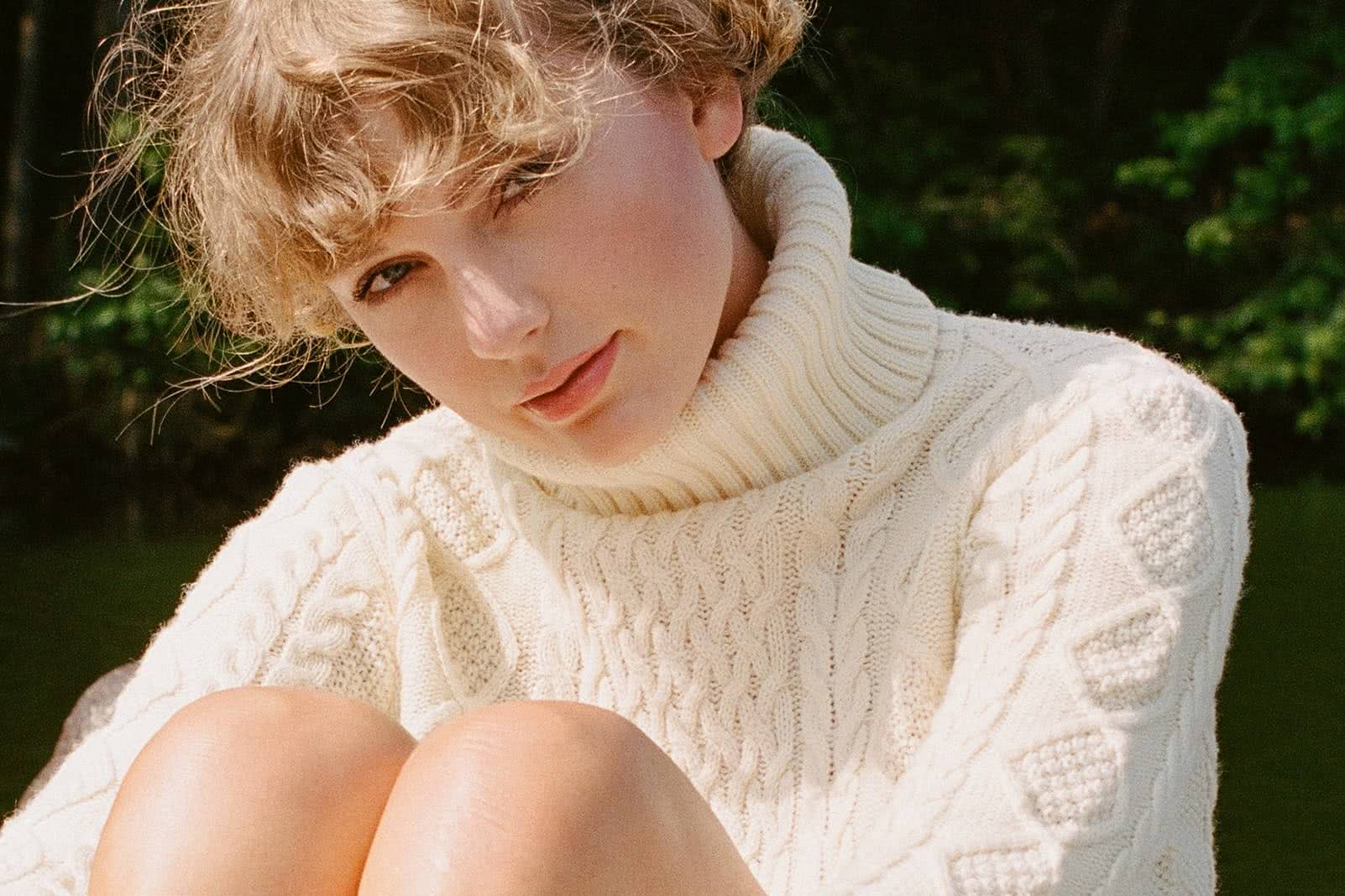 Taylor Swift em foto do álbum Folklore