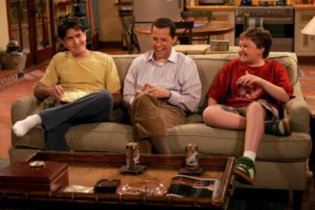 Saiba os motivos da saída de Charlie Sheen da série Two and a Half Men Two and a Half