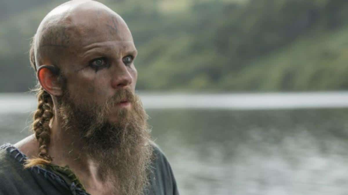 Floki (Gustaf Skarsgård) em Vikings: (Reprodução)