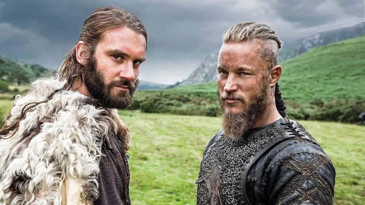 Rollo e Ragnar (Travis Fimmel) em Vikings (Reprodução)