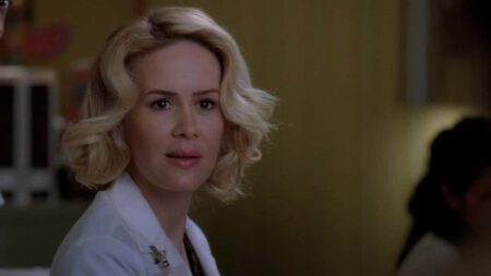 Sarah Paulson relembra momento ATERRORIZANTE no início de sua carreira Sarah Paulson (Reprodução)