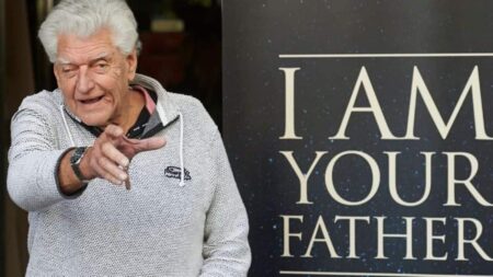 David Prowse, o Darth Vader de Star Wars morre aos 85 anos e recebe homenagens de famosos David Prowse (Divulgação)