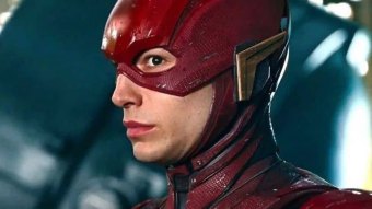 Ezra Miller como Flash em Liga da Justiça (Reprodução / DC)