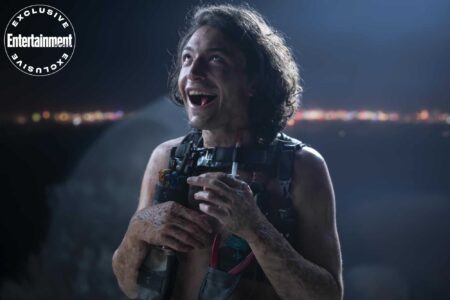 Ezra Miller estaria mantendo crianças em situações arriscadas dentro de sua casa Ezra Miller em The Stand (Divulgação / CBS All Access)