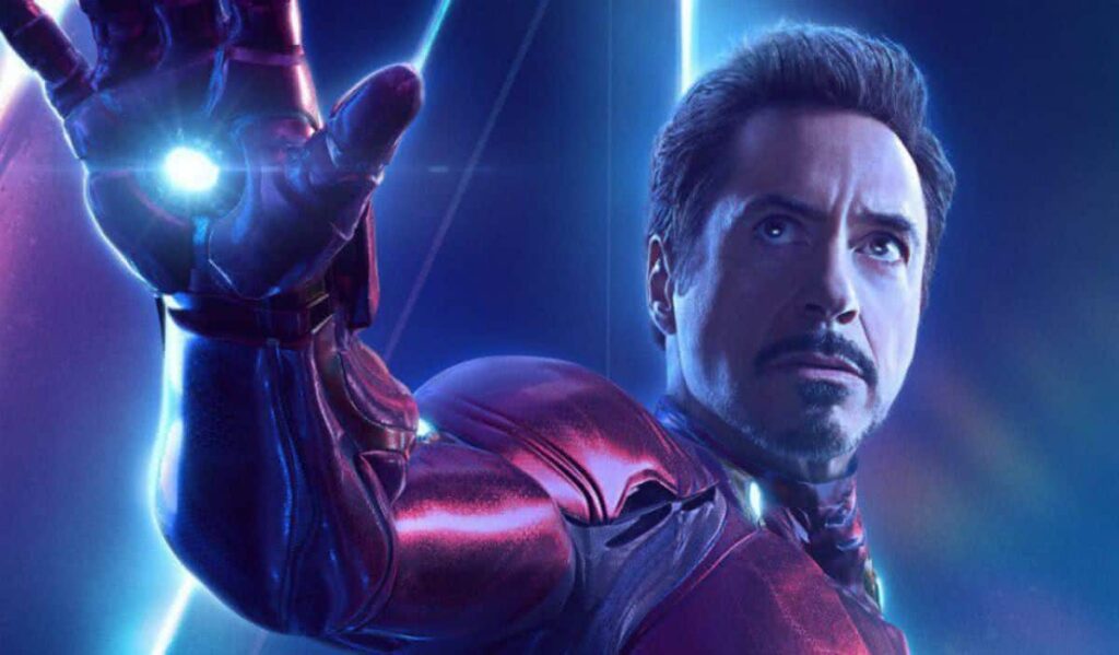 Engenheiro constroi mala do Homem de Ferro funcional Tony Stark (Robert Downey Jr.) em Homem de Ferro (Reprodução / Marvel)