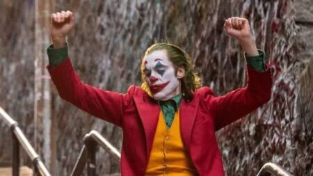 Joaquin Phoenix em Coringa (Reprodução / DC)