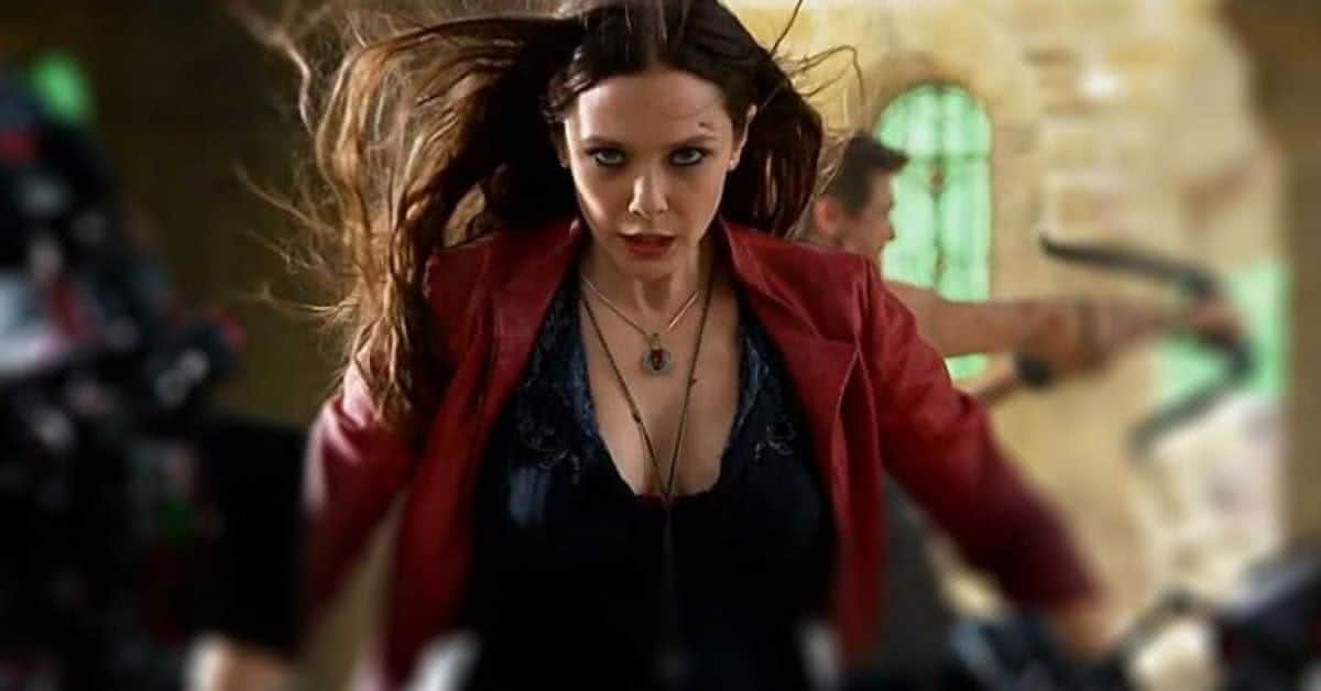 Elizabeth Olsen como Feiticeira Escarlate em Vingadores: Era de Ultron (Reprodução / Marvel)