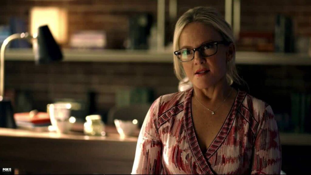 Atriz de Lúcifer faz agradecimento carinhoso aos profissionais que trabalham nos bastidores Lucifer