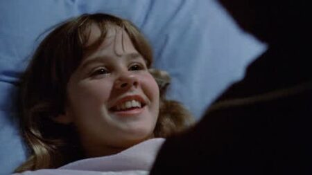 Linda Blair em cena de O Exorcista (Reprodução)
