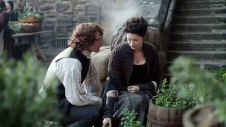Claire (Caitriona Balfe) e Jamie (Sam Heughan) em Outlander: (Reprodução)