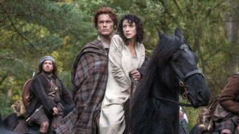 Claire (Caitriona Balfe) e Jamie (Sam Heughan) em Outlander: (Reprodução)