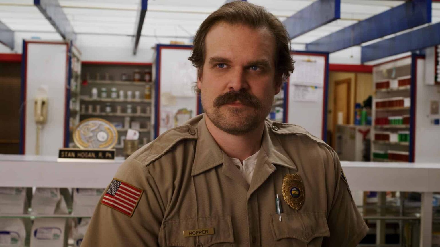 Jim Hopper (David Harbour) em Stranger Things (Reprodução / Netlfix)