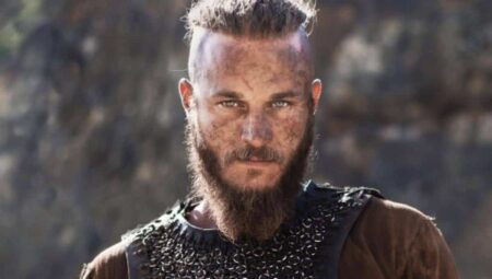 Saiba por que Prime Video lança Vikings antecipadamente e como isso põe em risco os fãs no Brasil Ragnar Lothbrok (Travis Fimmel) em Vikings: Reprodução