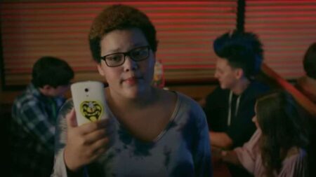 Aisha (Nichole Brown) em Cobra Kai (Reprodução / Netflix)