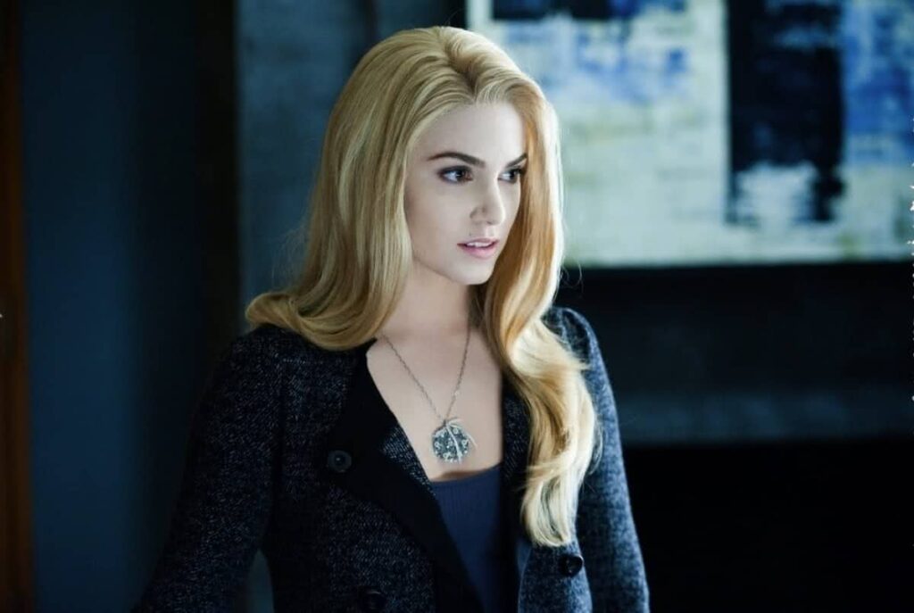 O que Crepúsculo e felinos têm em comum? Nikki Reed explica crepusculo