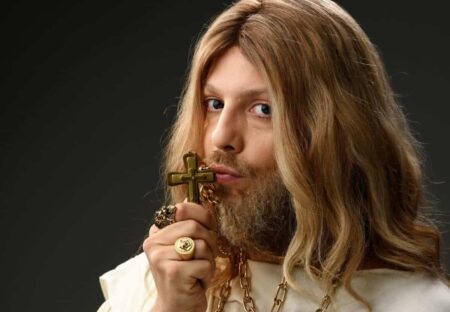 Porta dos Fundos divulga trailer de Teocracia em Vertigem, novo Especial de Natal Fábio Porchat interpreta Jesus em Teocracia em vertigem