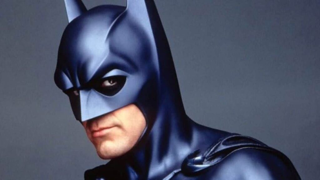 Traje com mamilos do Batman de George Clooney será leiloado george clooney batman