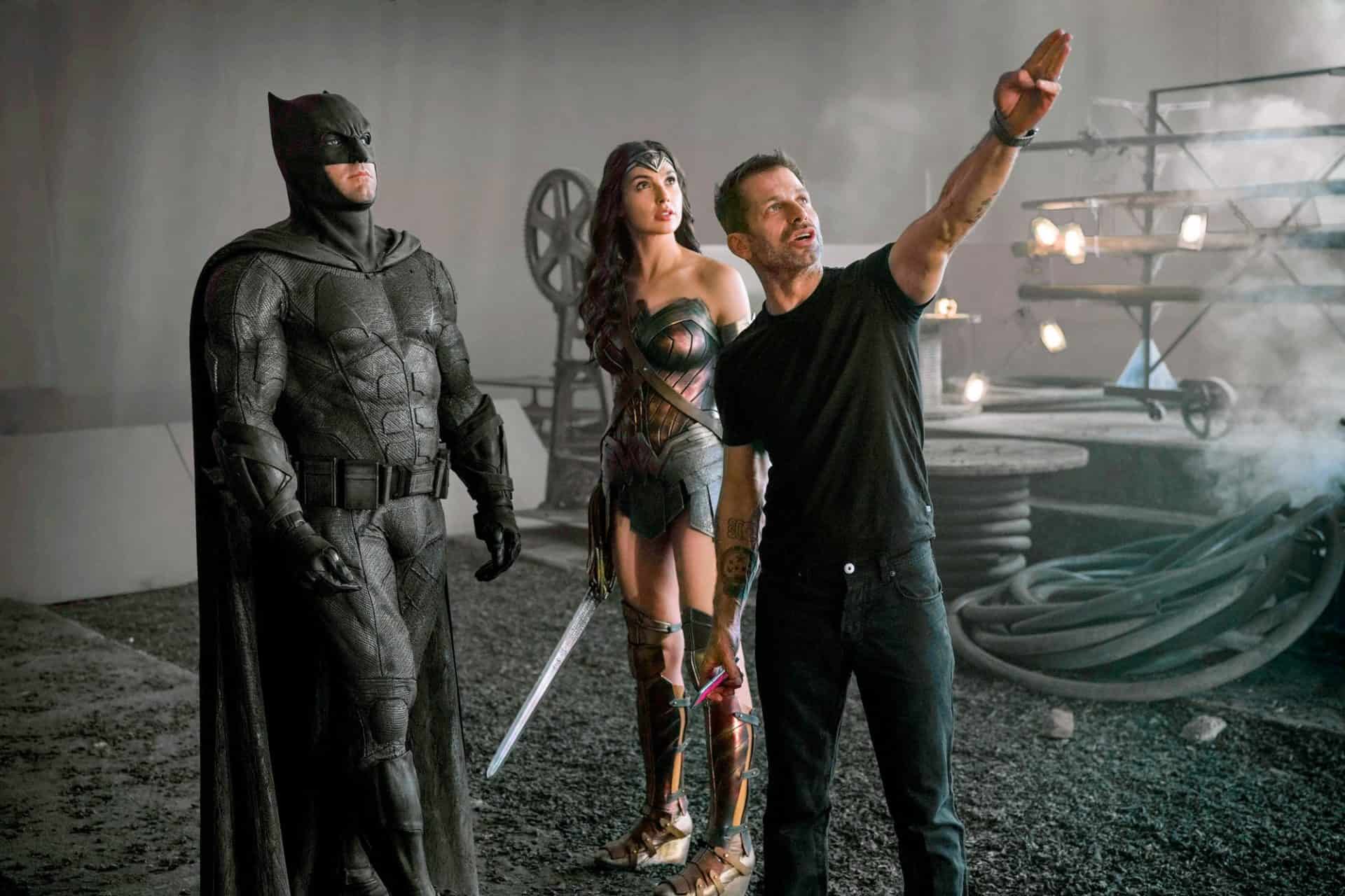 Zack Snyder dirigindo Ben Affleck e Gal Gadot em Liga da Justiça (Foto: Divulgação)