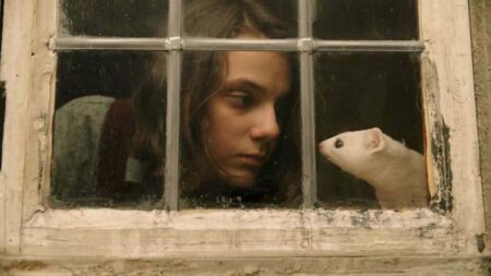 Lyra e Pan em His Dark Materials (Reprodução / HBO)