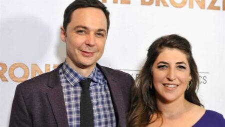 Jim Parsons e Mayim Bialik (Divulgação)