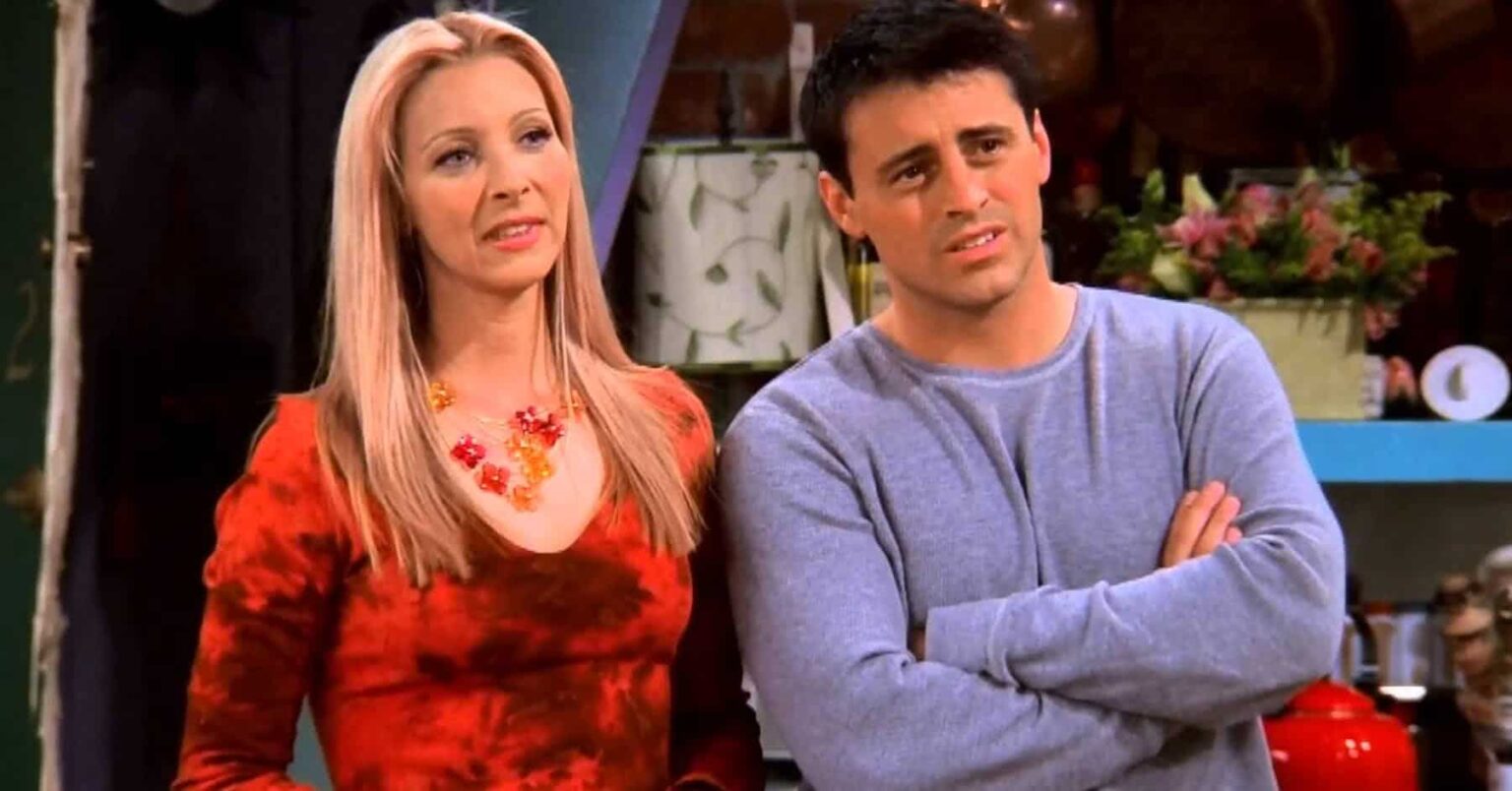 Friends: Roteirista explica por que Joey e Phoebe não ficaram juntos Phoebe (Lisa Kudrow) e Joey (Matt LeBlanc) em Friends (Reprodução)