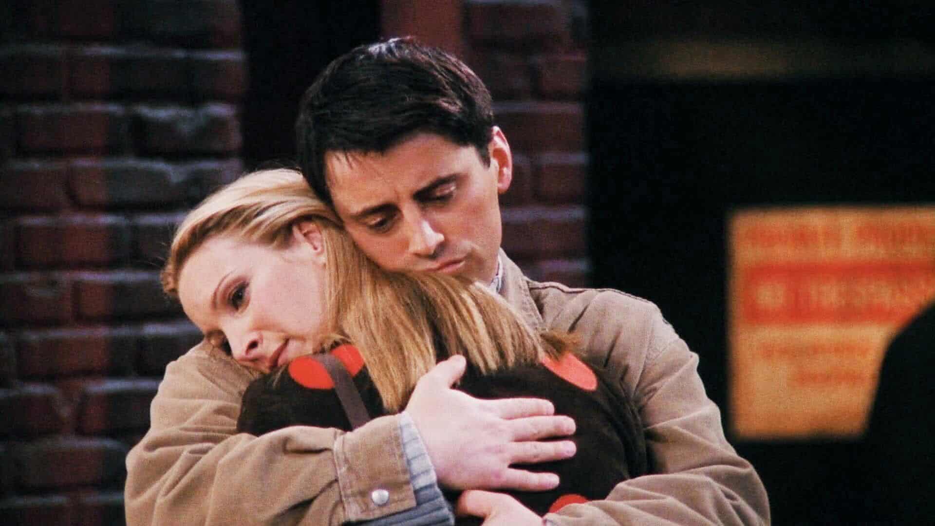 Phoebe (Lisa Kudrow) e Joey (Matt LeBlanc) em Friends (Reprodução)