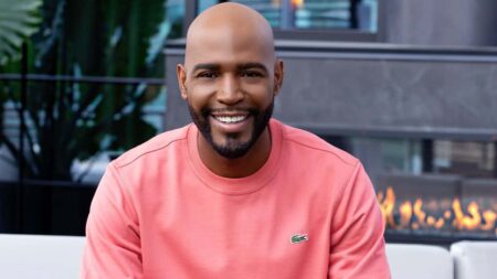 Karamo Brown afirma que continuará em Queer Eye quando lançar seu talk show Karamo Brown