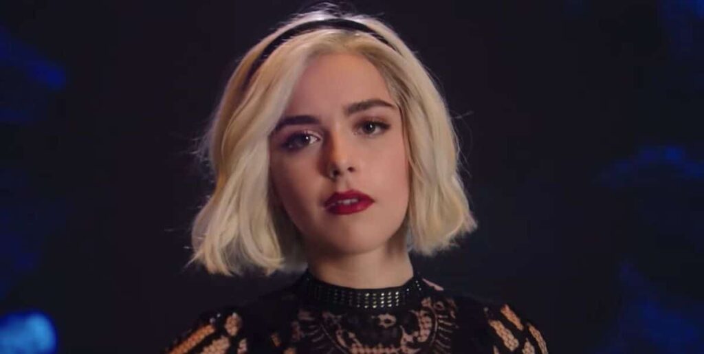 Sabrina pode voltar a qualquer momento, diz atriz Kiernan Shipka em O Mundo Sombrio de Sabrina