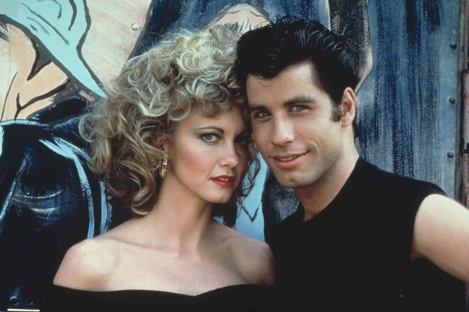 Prelúdio de Grease: Nos Tempos da Brilhantina tem elenco divulgado Olivia Newton-John e John Travolta em Grease - Nos Tempos da Brilhantina