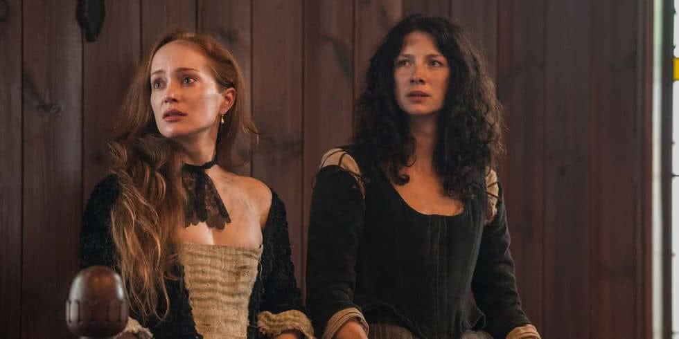 Claire (Caitriona Balfe) e Geillis (Lotte Verbeek) em Outlander: (Reprodução)