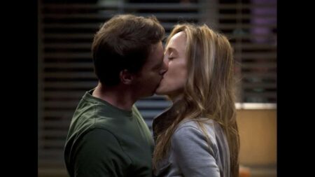 Teddy (Kim Raver) e Henry (Scott Foley) em Grey's Anatomy: (Reprodução)