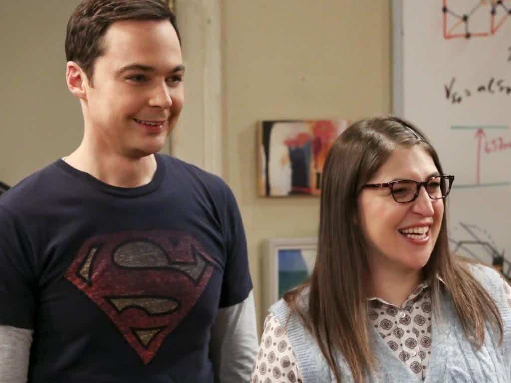 Amy (Mayim Bialik) e Sheldon (Jim Parsons) em The Big Bang Theory (Reprodução)