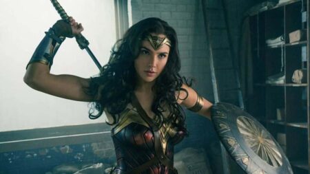 Sem tempo para descanso, Gal Gadot anuncia novo trabalho Cena de Mulher-Maravilha (Reprodução / DC)
