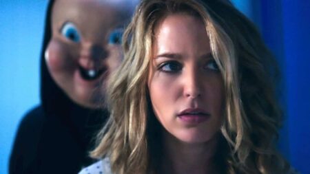 Jessica Rothe em A Morte te dá Parabéns (Reprodução)