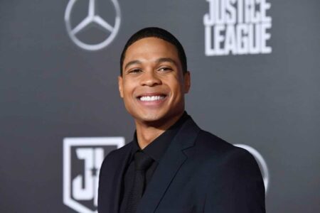Ator de Liga da Justiça dá o troco e comemora demissão de chefe da Warner Bros. Ray Fisher (Divulgação)