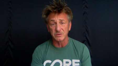 Sean Penn se revolta com pessoas que recusam a vacina Sean Penn