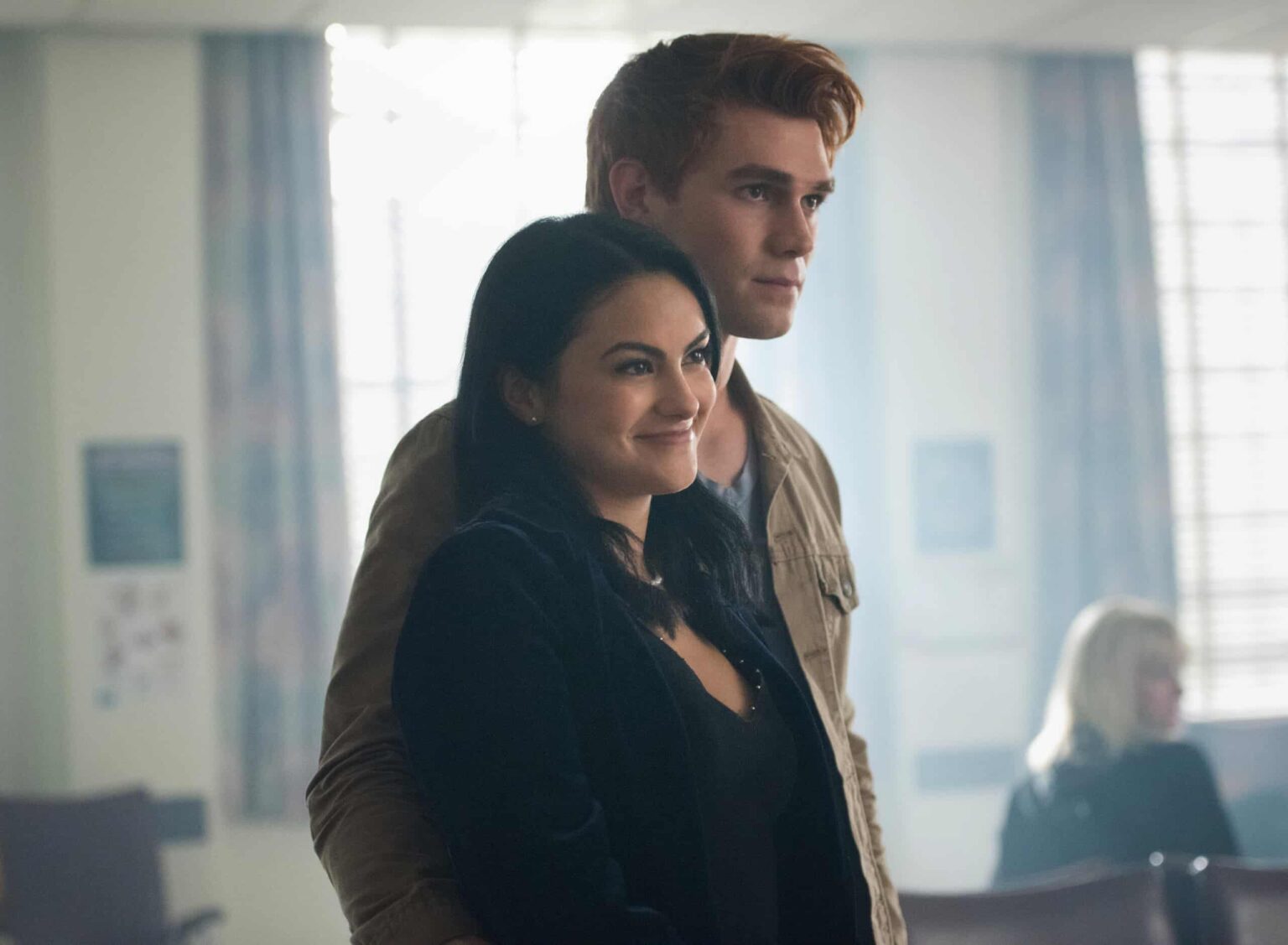 Archie (KJ Apa) e Veronica (Camila Mendes) em Riverdale (Reprodução)