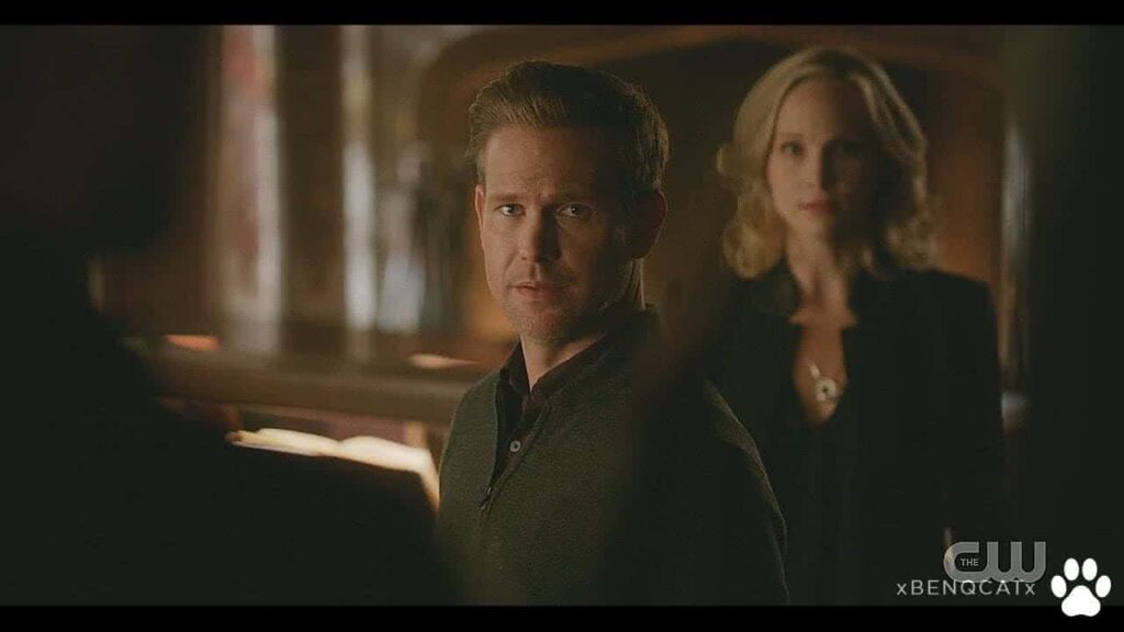 Caroline (Candice Accola) e Alaric (Matthew Davis) em The Vampire Diaries (Reprodução)