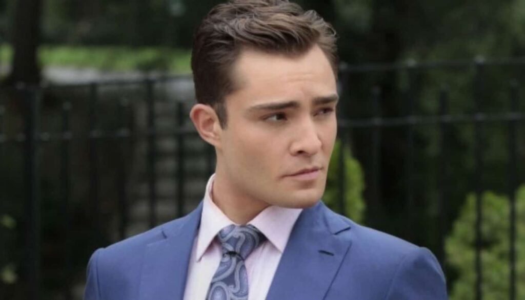 Ator de Gossip Girl faz desafio aos fãs e vive momento nostálgico Chuck Bass Ed Westwick em Gossip Girl Reproducao