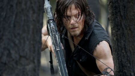 Showrunner de The Walking Dead apoia Norman Reedus como Motoqueiro Fantasma Daryl Dixon